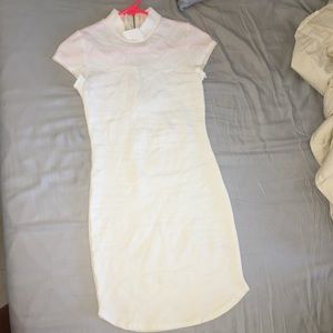 White High Neck “T-Shirt” Style Zip Up Dress 🌼